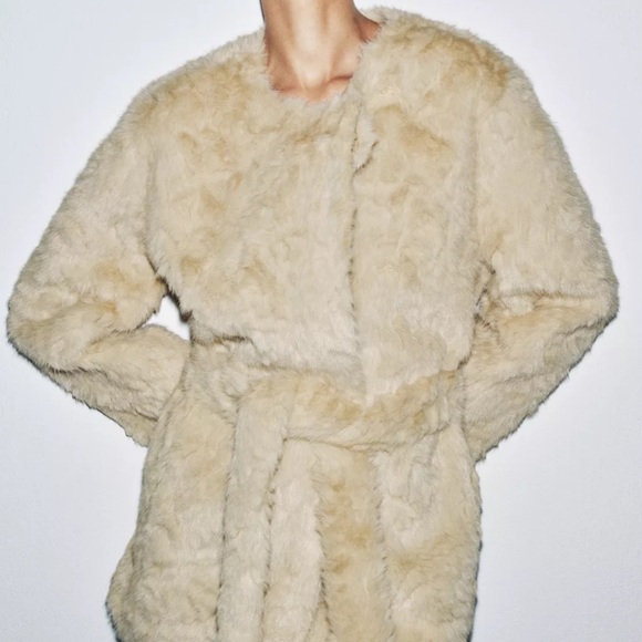 BNWT ZARA LIMITED EDITION FUR COAT - Picture 3 of 5